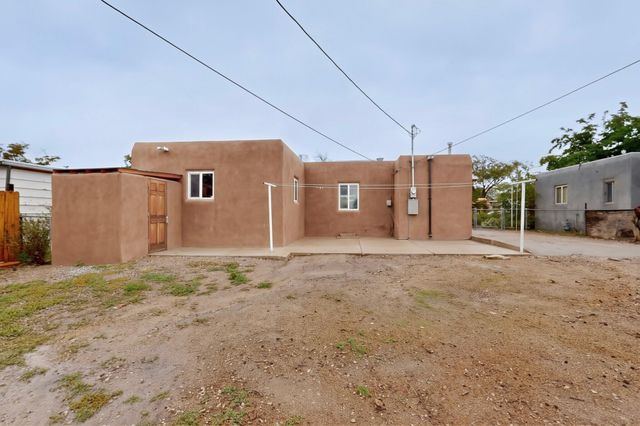 313 General Bradley Street NE, Albuquerque, NM 87123
