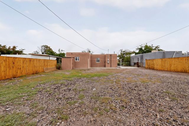 313 General Bradley Street NE, Albuquerque, NM 87123