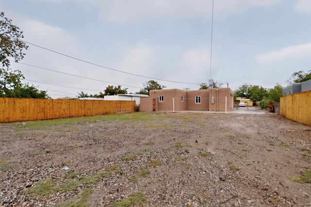 313 General Bradley Street NE, Albuquerque, NM 87123
