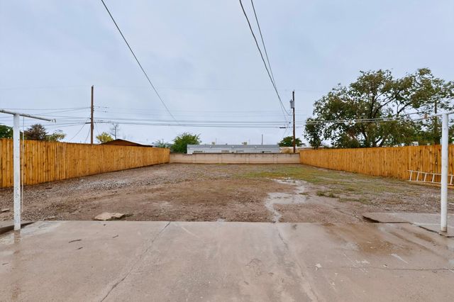 313 General Bradley Street NE, Albuquerque, NM 87123