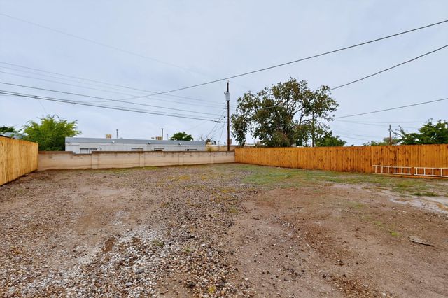 313 General Bradley Street NE, Albuquerque, NM 87123