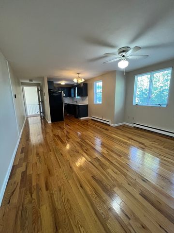 21 Bessom 6, Marblehead, MA 01945