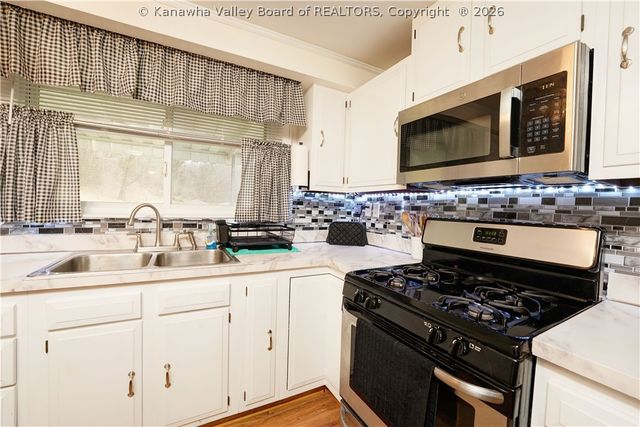 140 Roberts Road, Dunbar, WV 25064