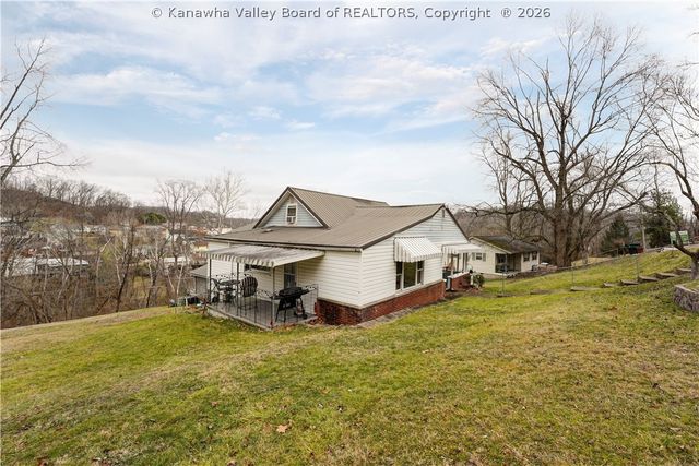 140 Roberts Road, Dunbar, WV 25064