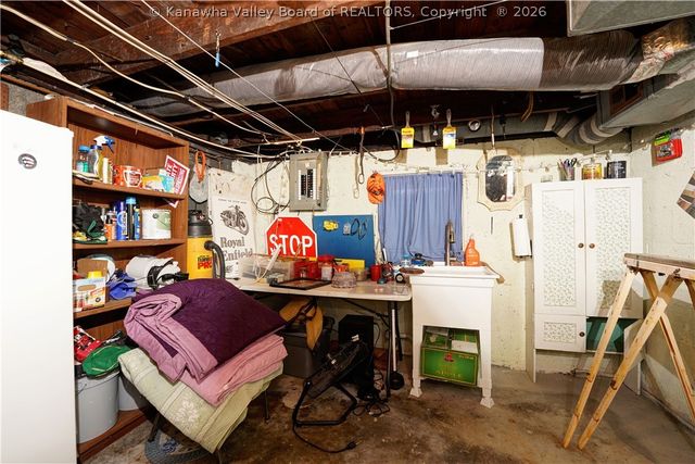 140 Roberts Road, Dunbar, WV 25064