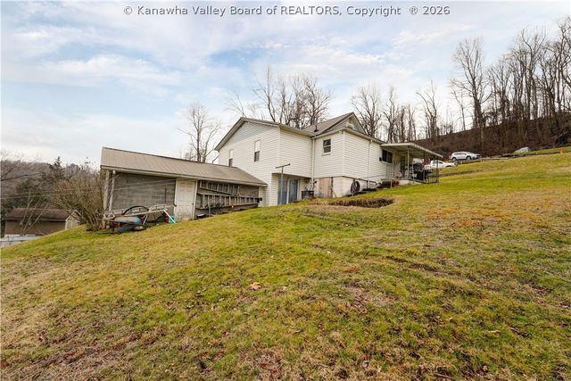 140 Roberts Road, Dunbar, WV 25064