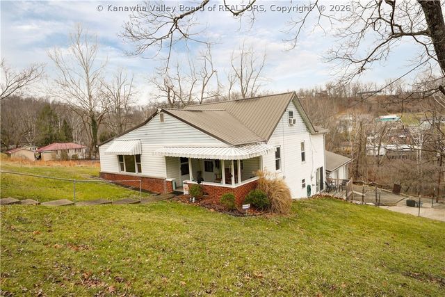 140 Roberts Road, Dunbar, WV 25064