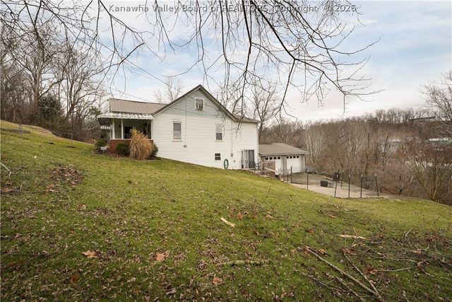 140 Roberts Road, Dunbar, WV 25064