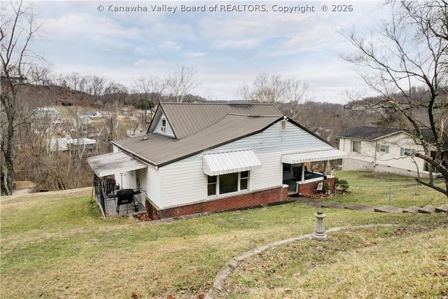 140 Roberts Road, Dunbar, WV 25064