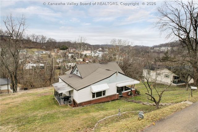 140 Roberts Road, Dunbar, WV 25064