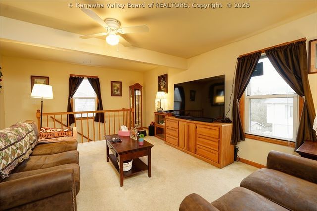 140 Roberts Road, Dunbar, WV 25064