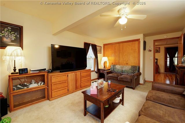 140 Roberts Road, Dunbar, WV 25064