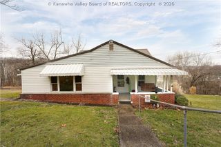 140 Roberts Road, Dunbar, WV 25064