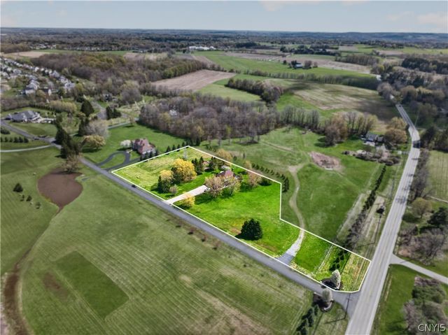 5 Poinciana Drive, Pittsford, NY 14534