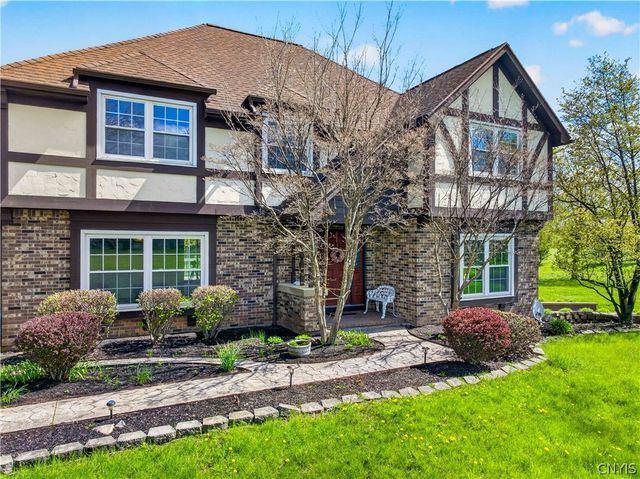 5 Poinciana Drive, Pittsford, NY 14534
