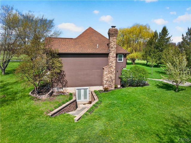 5 Poinciana Drive, Pittsford, NY 14534