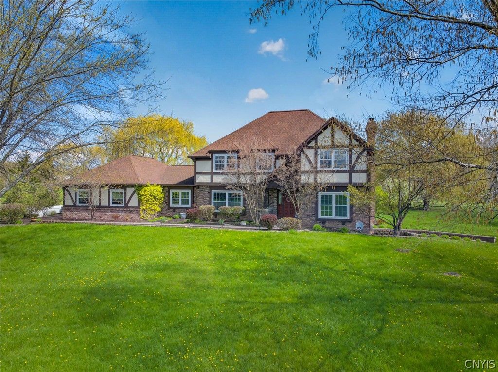 5 Poinciana Drive, Pittsford, NY 14534
