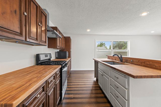 9143 Brunswick Avenue N, Brooklyn Park, MN 55443