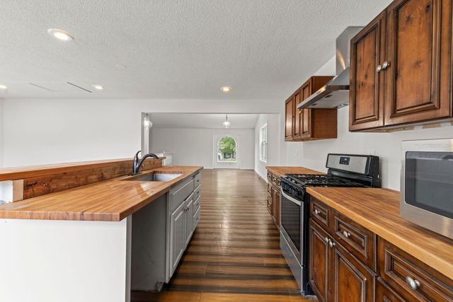 9143 Brunswick Avenue N, Brooklyn Park, MN 55443