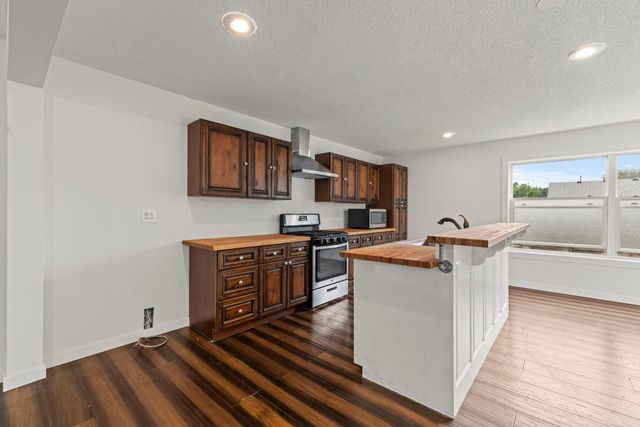 9143 Brunswick Avenue N, Brooklyn Park, MN 55443