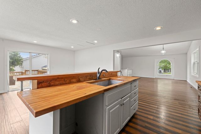 9143 Brunswick Avenue N, Brooklyn Park, MN 55443