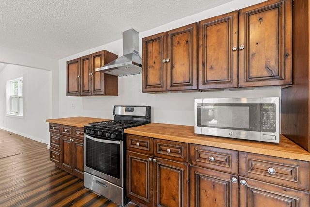9143 Brunswick Avenue N, Brooklyn Park, MN 55443