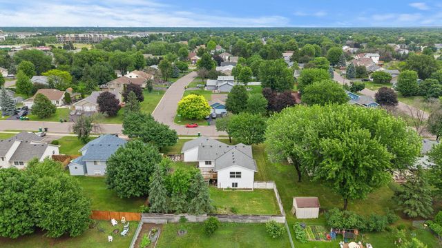 9143 Brunswick Avenue N, Brooklyn Park, MN 55443