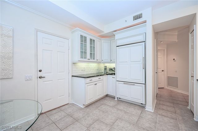 900 L Ambiance CIR 9-106, Naples, FL 34108