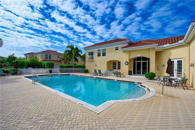 900 L Ambiance CIR 9-106, Naples, FL 34108