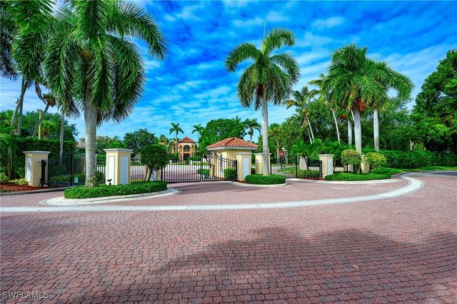 900 L Ambiance CIR 9-106, Naples, FL 34108
