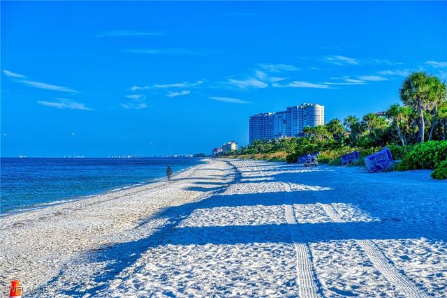 900 L Ambiance CIR 9-106, Naples, FL 34108