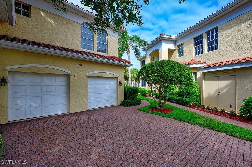 900 L Ambiance CIR 9-106, Naples, FL 34108