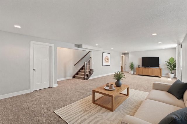 825 NE Jaguar Lane, Waukee, IA 50263