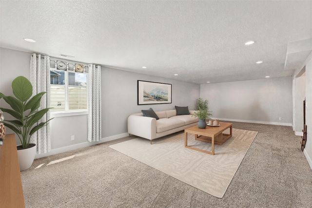 825 NE Jaguar Lane, Waukee, IA 50263