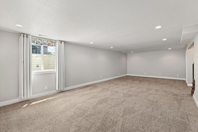 825 NE Jaguar Lane, Waukee, IA 50263