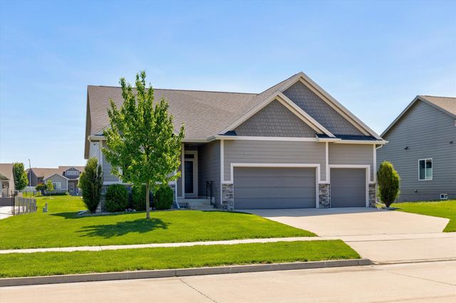 825 NE Jaguar Lane, Waukee, IA 50263