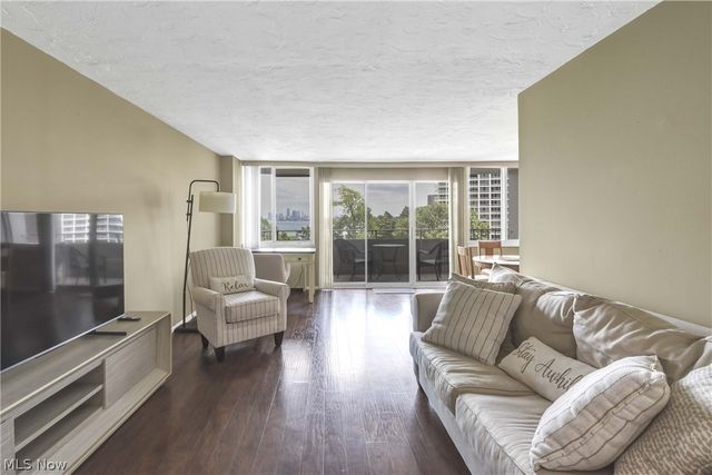 12900 Lake Avenue 427, Lakewood, OH 44107