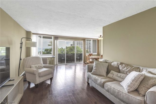 12900 Lake Avenue 427, Lakewood, OH 44107