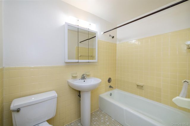 125 Lake Street 11-D North, White Plains, NY 10604