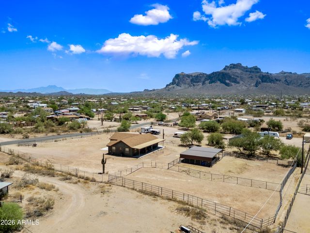 2235 E CODY Street, Apache Junction, AZ 85119
