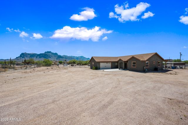 2235 E CODY Street, Apache Junction, AZ 85119