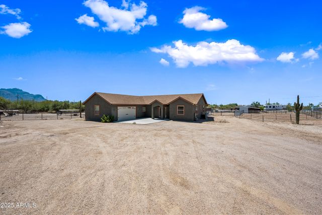 2235 E CODY Street, Apache Junction, AZ 85119