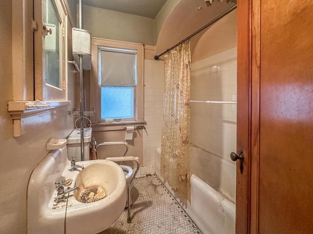 3031 N 60th STREET, Milwaukee, WI 53210