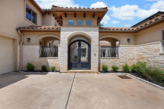 64 Tiburon DR, The Hills, TX 78738