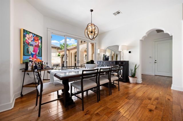 64 Tiburon DR, The Hills, TX 78738