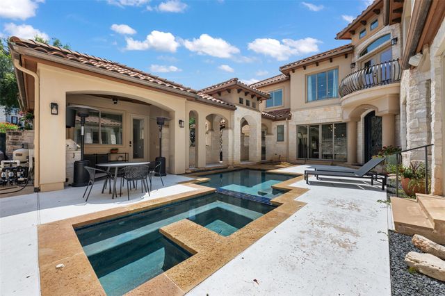 64 Tiburon DR, The Hills, TX 78738