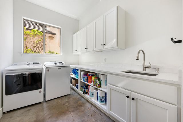 64 Tiburon DR, The Hills, TX 78738