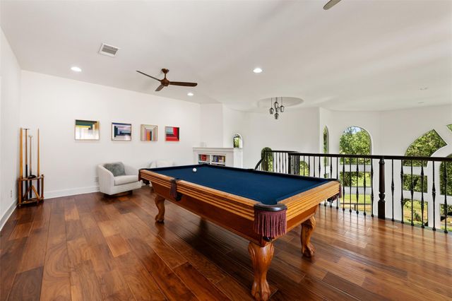 64 Tiburon DR, The Hills, TX 78738