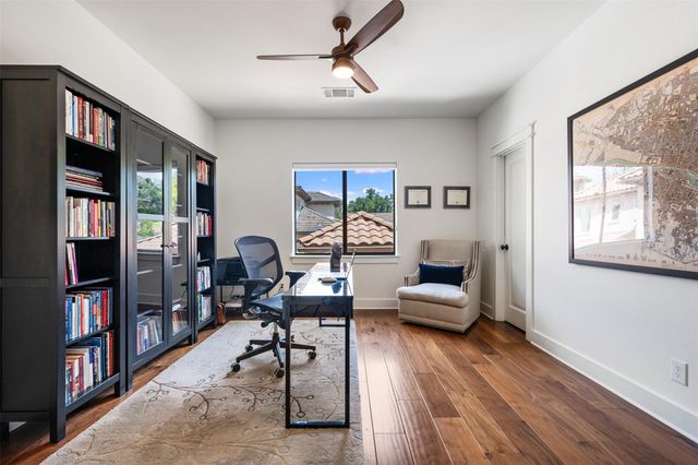 64 Tiburon DR, The Hills, TX 78738