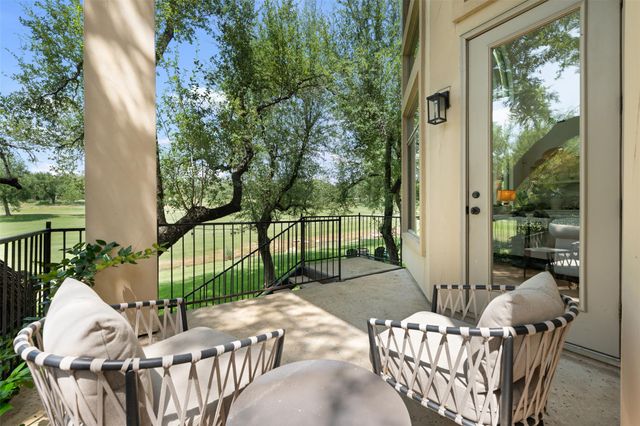 64 Tiburon DR, The Hills, TX 78738